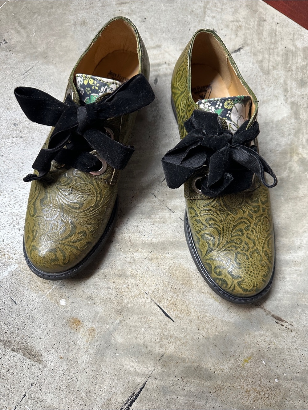 John Fluevog Florence Olive Green Embossed Leather Lace-Up Flats